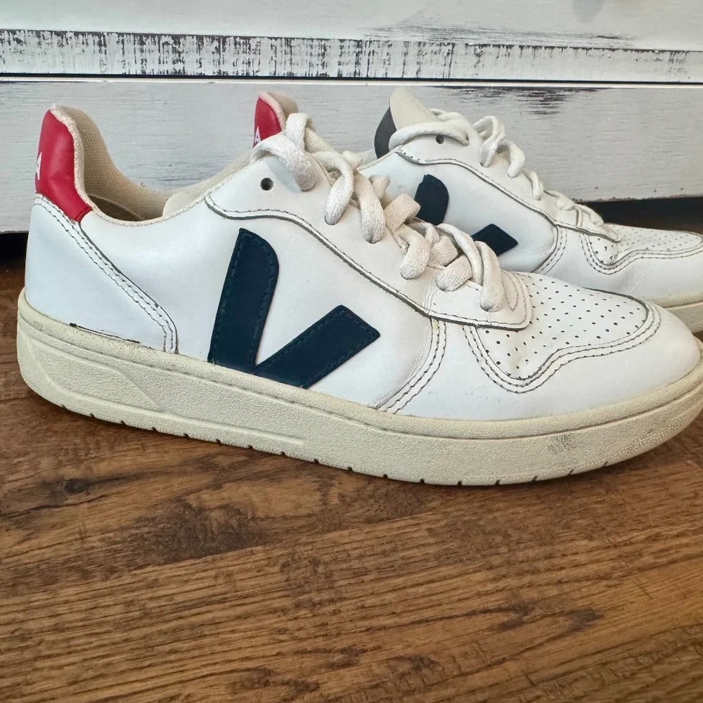 Veja V-10 Leather Nautico Pekin Red White Blue Women's Size‎ 6